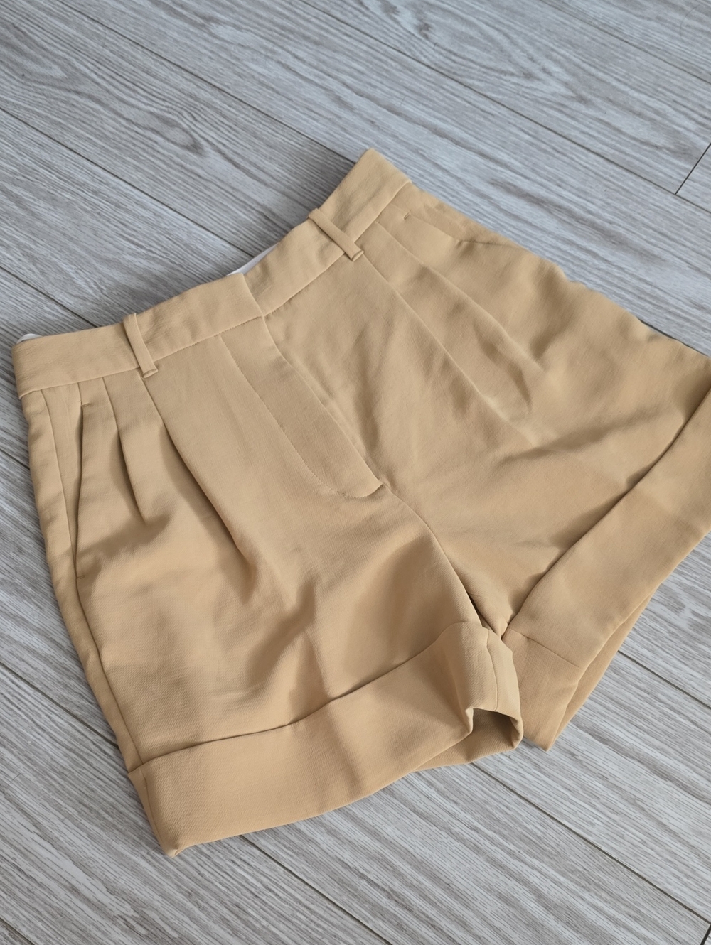 Wilfred Pleated High-Rise Cuffed Shorts in Light Beige